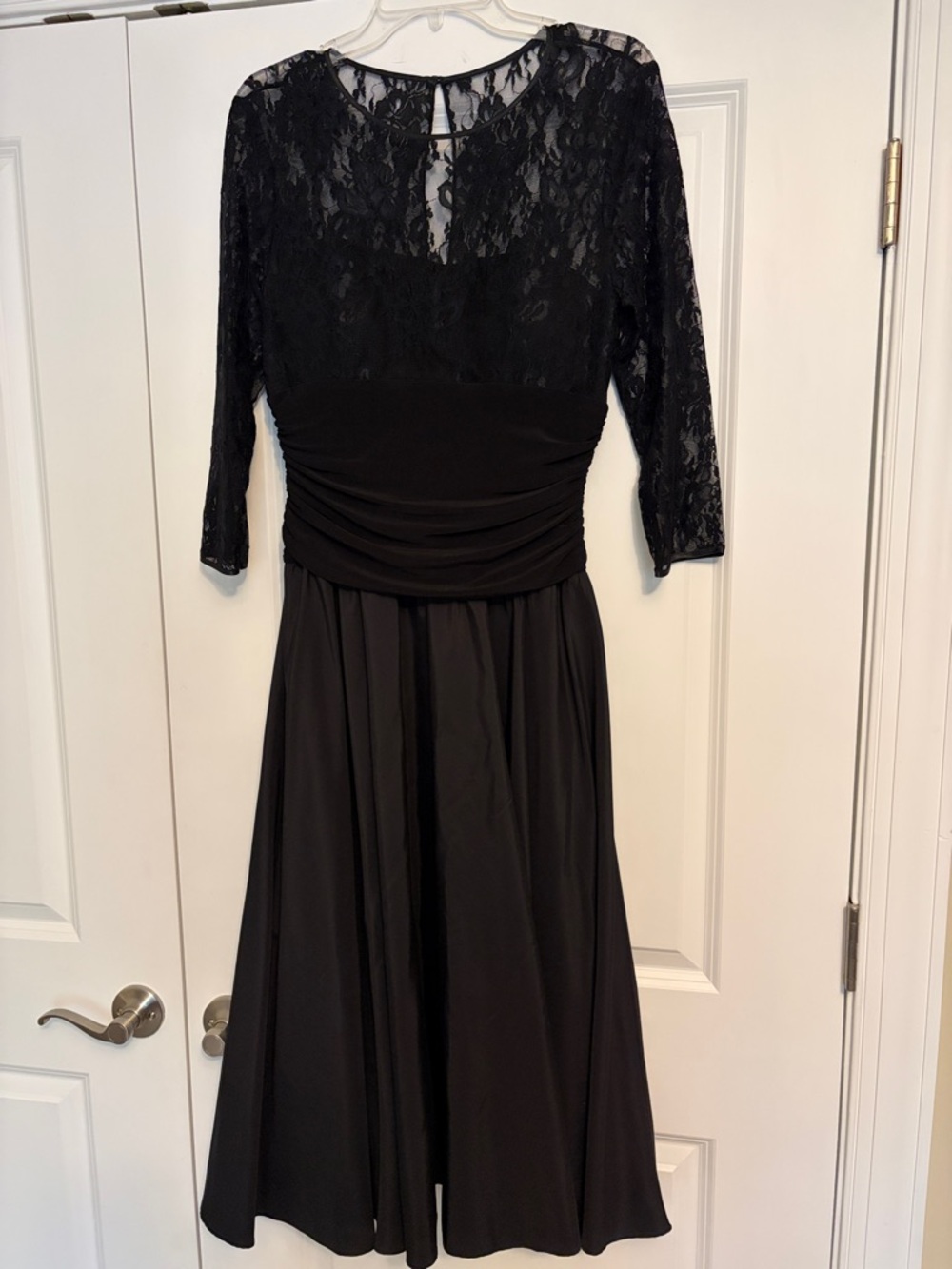 Elegant Black Lace Mid-Length Women’s Dress